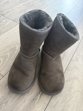 UGG Kids Classic Short Shearling Boots - Dark Gray